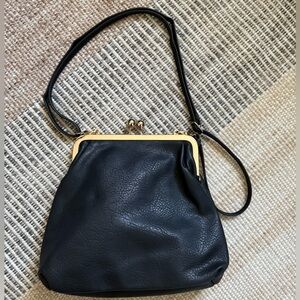 Vintage Black and Gold Shoulder Bag with Kiss-Lock Closure